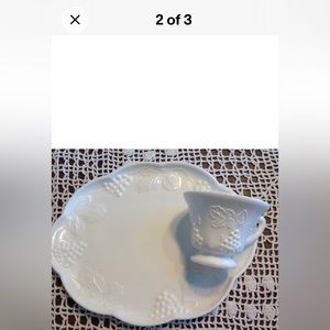 Colony Milk Glass Grape Vine Pattern 8 pc Luncheon Set Plate & Cup For 4 Vintage